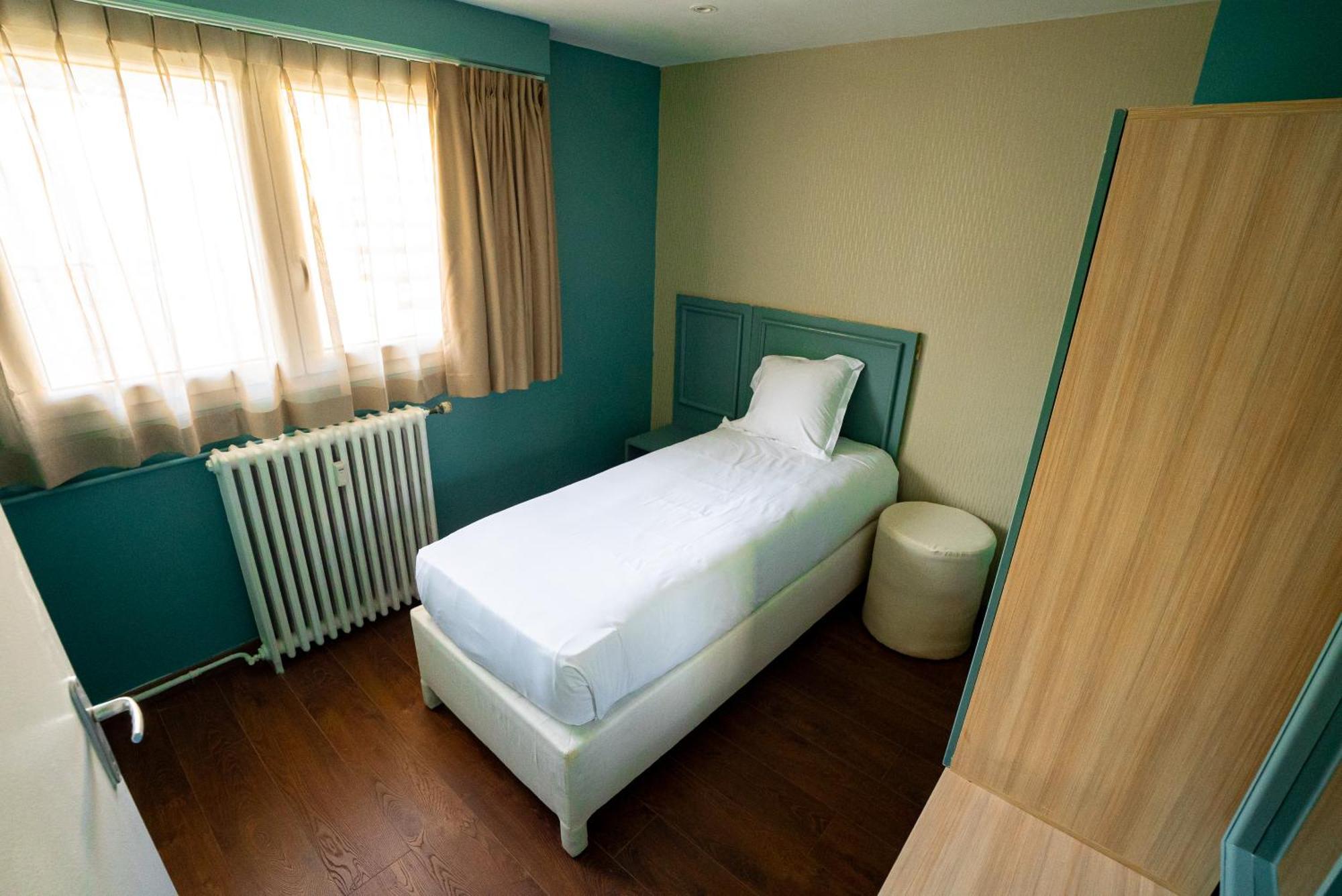 Breeze Hotel Calais Exteriör bild