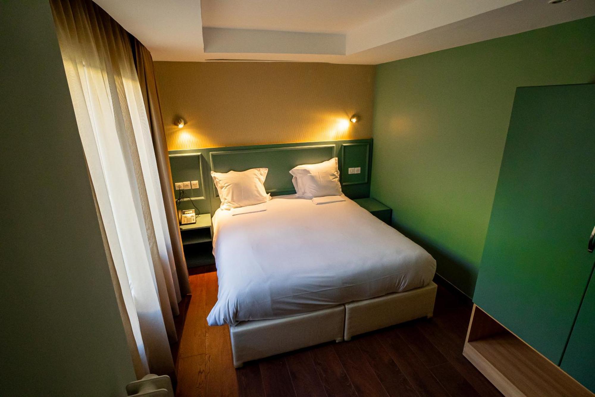 Breeze Hotel Calais Exteriör bild